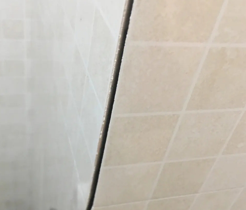 平山瓷砖空鼓维修公司分享阳台瓷砖脱落的修复过程可以分为以下几个步骤